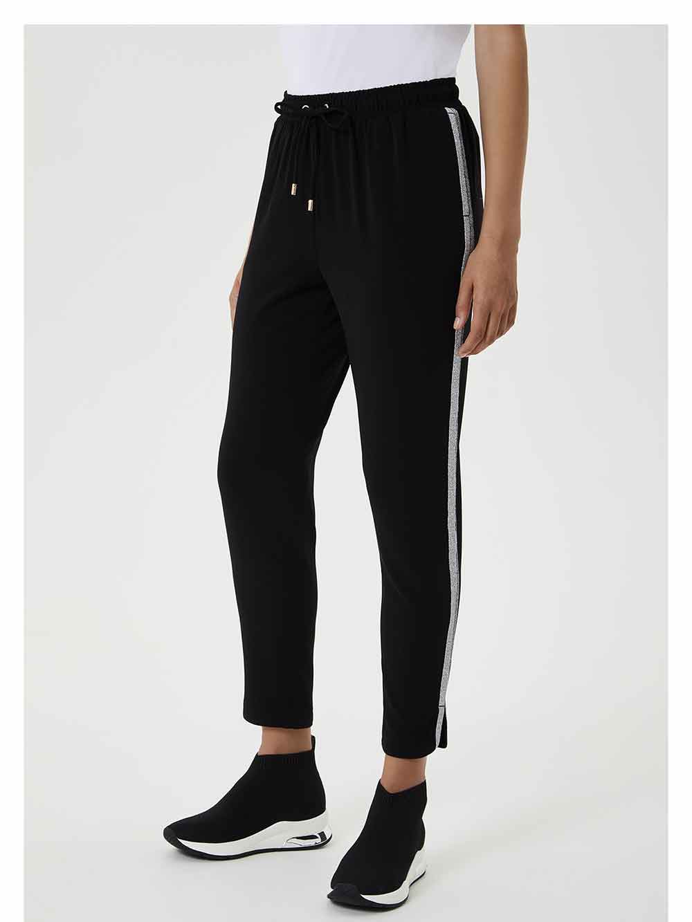 Pantalone Donna Liu Jo Sport nero in crépe leggermente elasticizzata - TF0153T842322222 Pantalone Donna Liu Jo Sport nero in crépe leggermente elasticizzata - TF0153T842322222